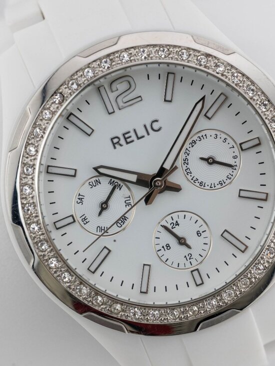 Relic ZR15551 Day-Date Quartz Analog Women\'s Watch New Battery main image 9